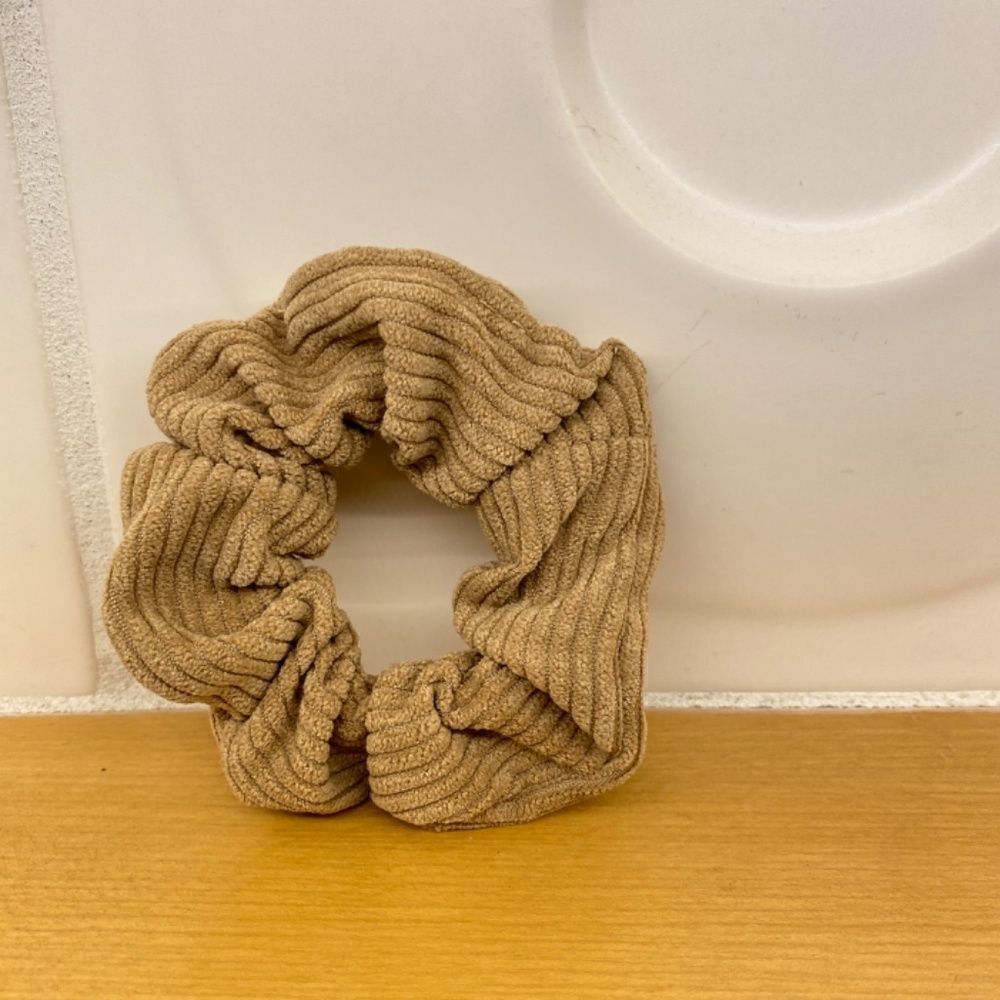 1379 Set of 7 Scrunchies Different Colors CorduroyNWT - Picture 3 of 8